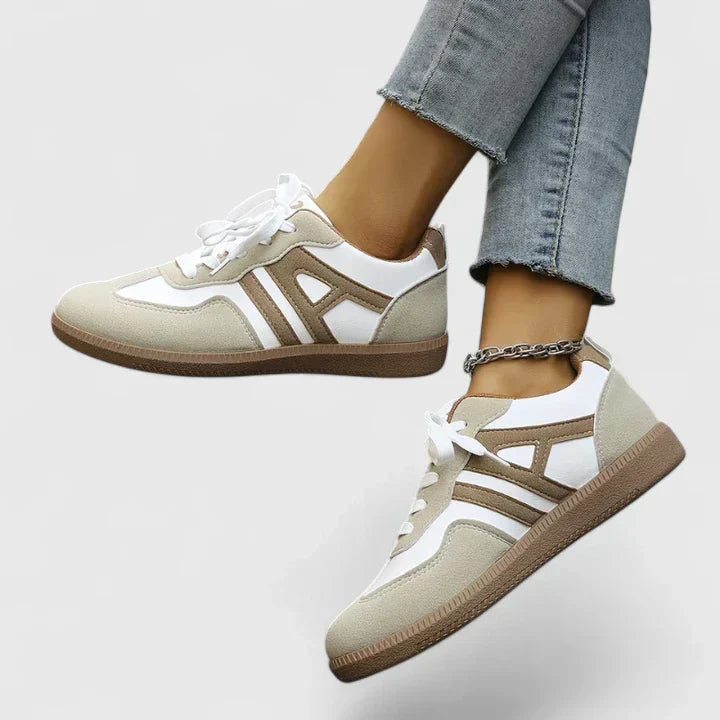 Khaki & White / 11